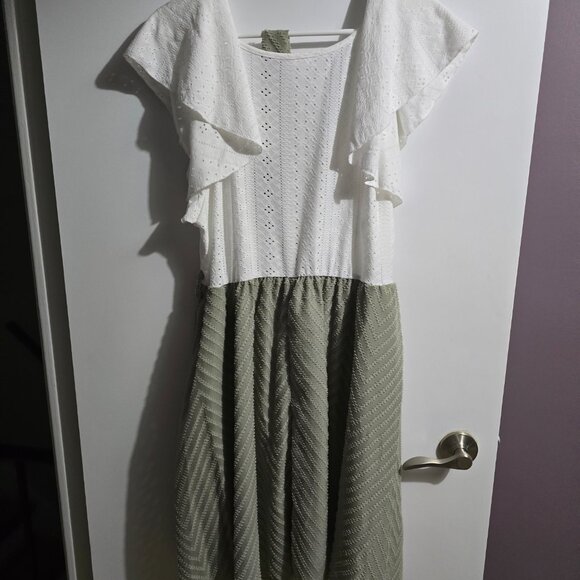 Green/White Dress - Picture 2 of 2